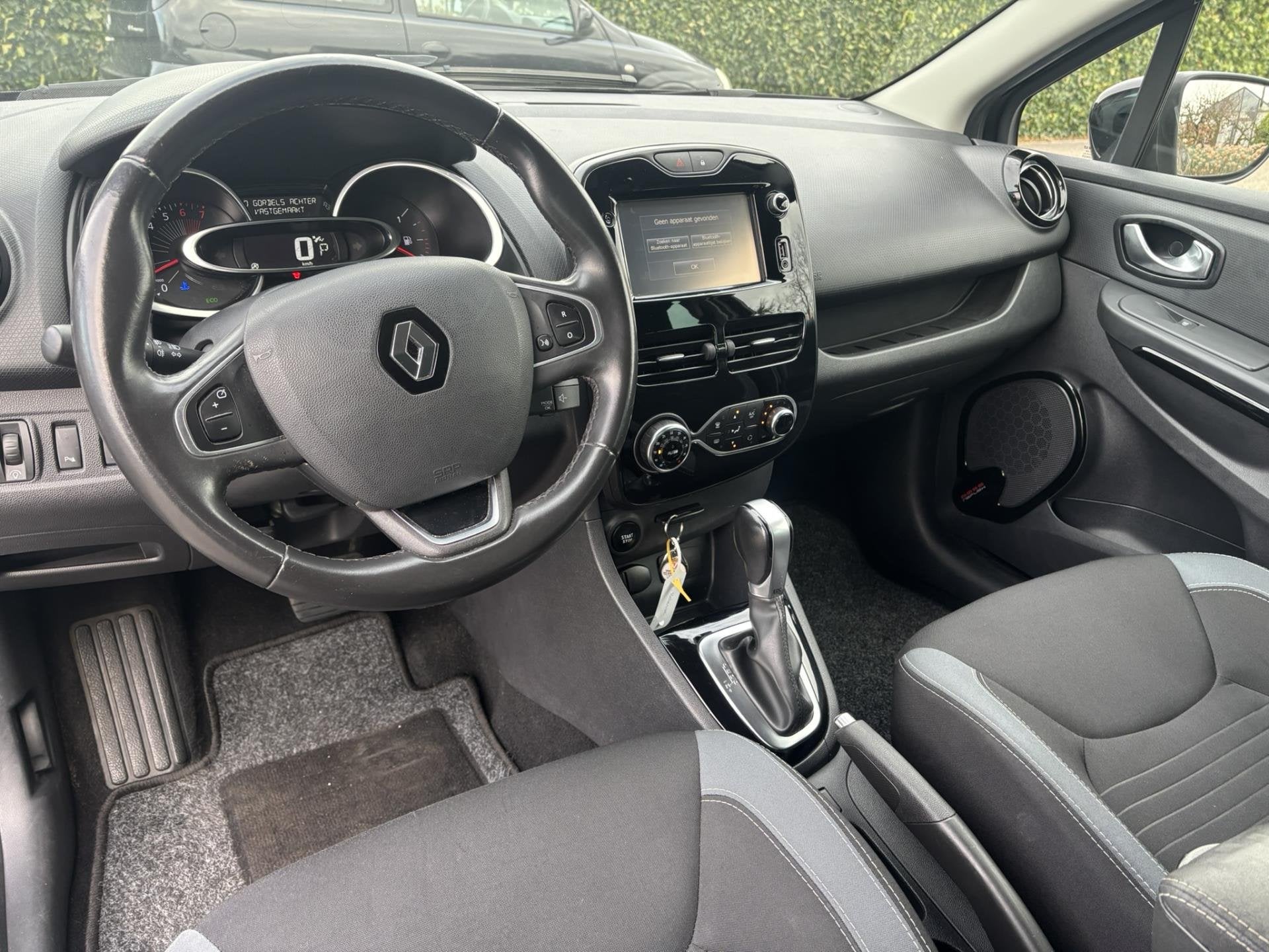 Renault Clio Estate 1.2 GT | Automaat | Cruise | Climate | B, Stof, 4 cilinders, Zwart, 615 kg