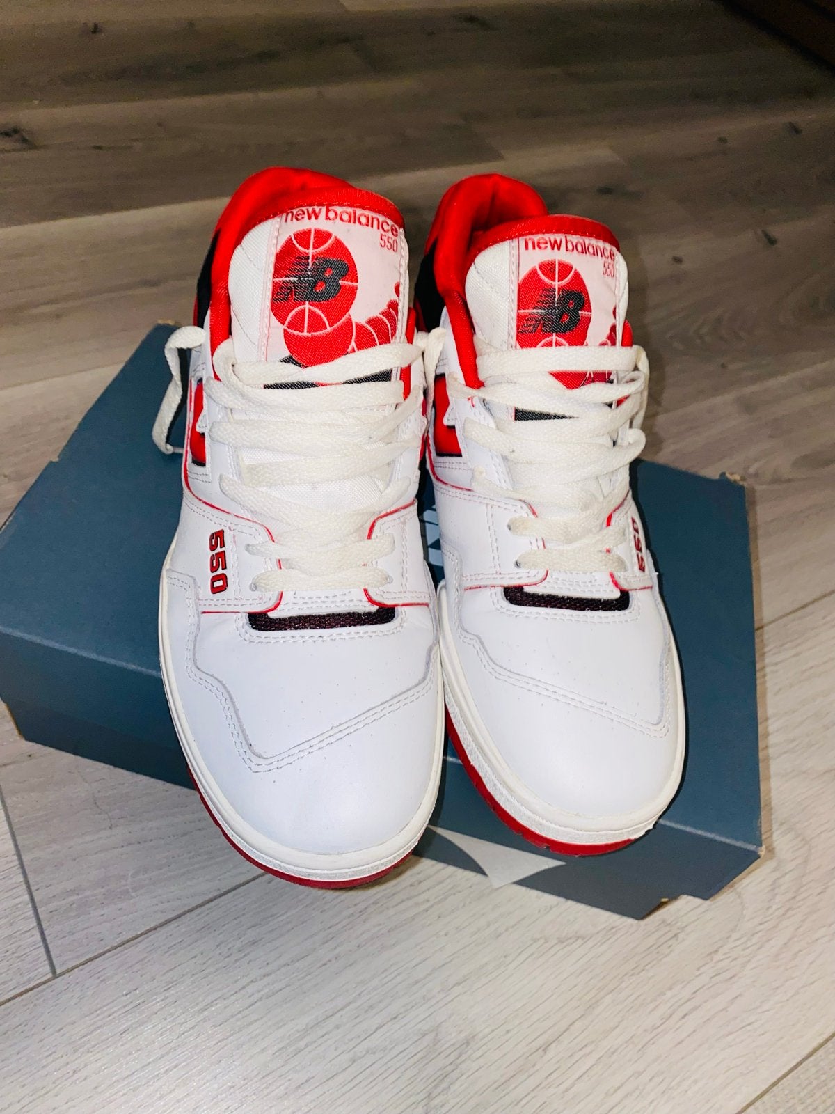 New Balance 550 Sneakers Wit Rood - Maat 43, Ophalen, Zo goed als nieuw, Wit, Sneakers of Gympen