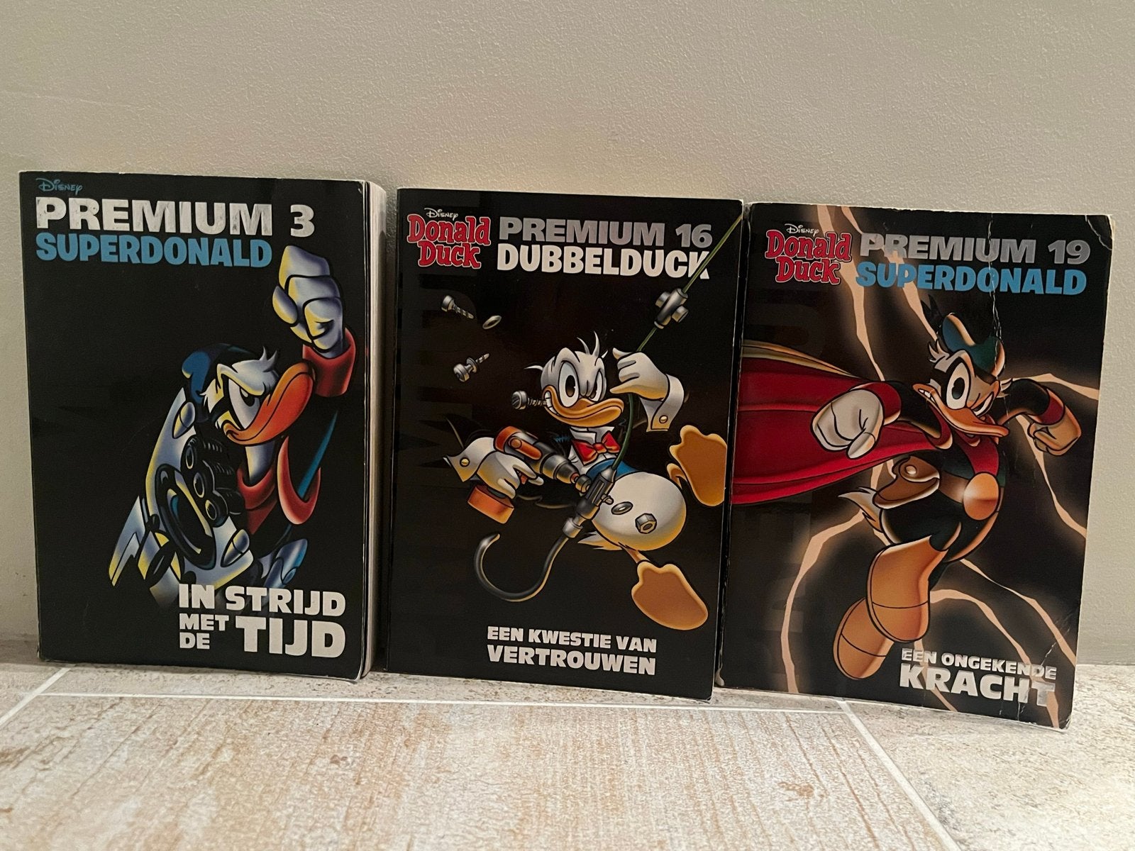 Donald Duck Premium - 3 stripboeken, Boeken, Meerdere stripboeken, Ophalen of Verzenden, Zo goed als nieuw