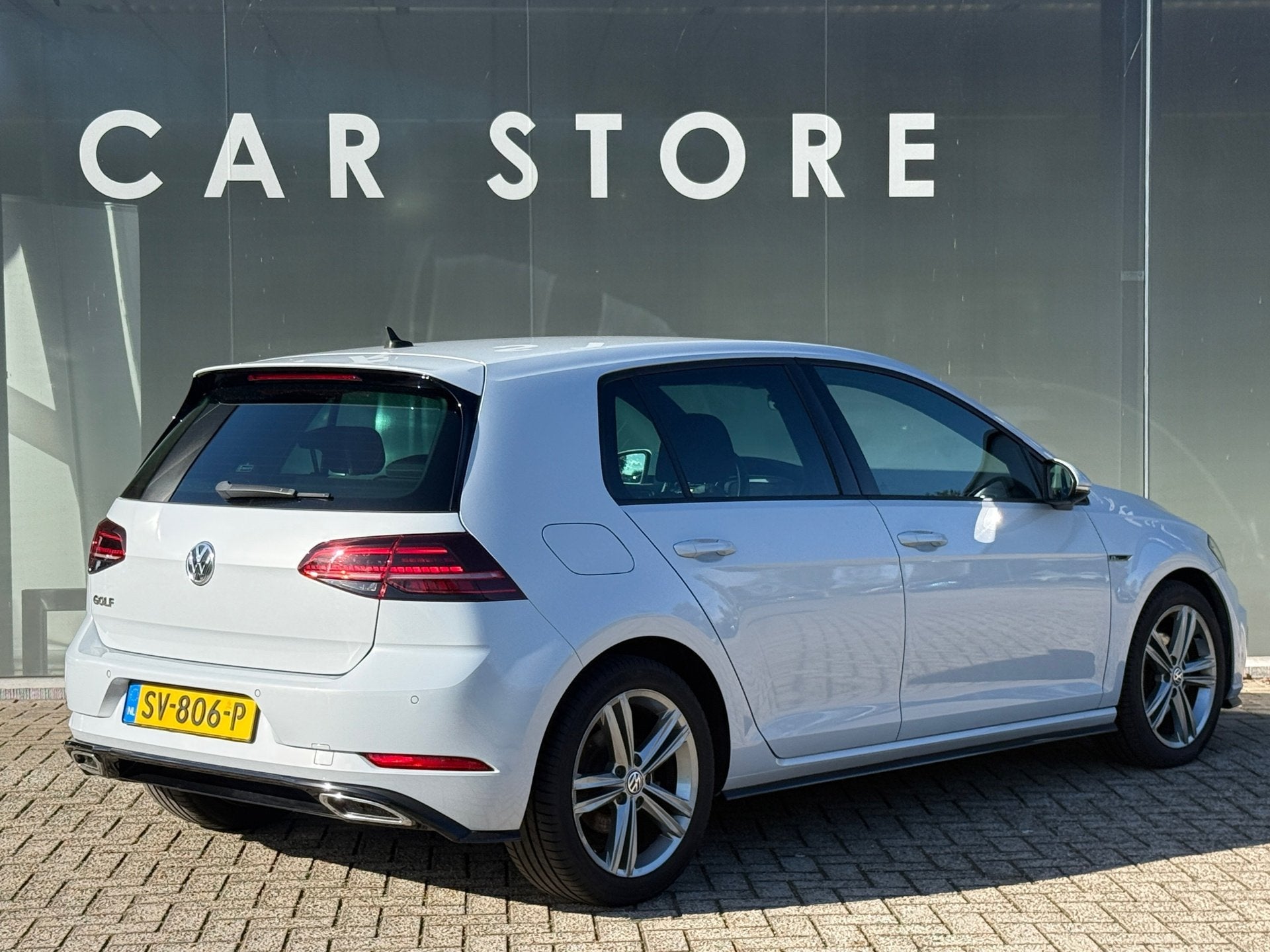 Volkswagen Golf 1.5 TSI DSG 150PK Highline R-Line, Dealer onderhouden, 4 cilinders, 150 pk, Leder en Stof