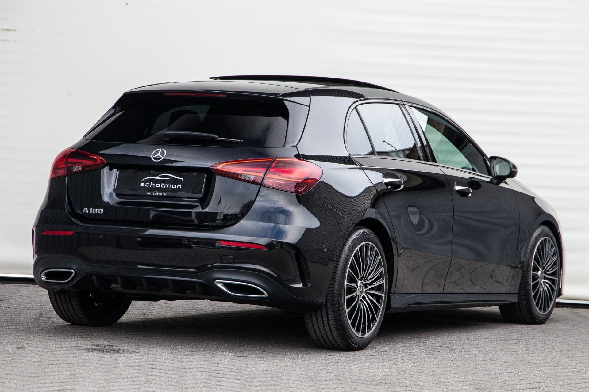 Mercedes-Benz A-Klasse 180 AMG Nightpakket, Pano, Widescreen, 136 pk, Gebruikt, 4 cilinders, Zwart