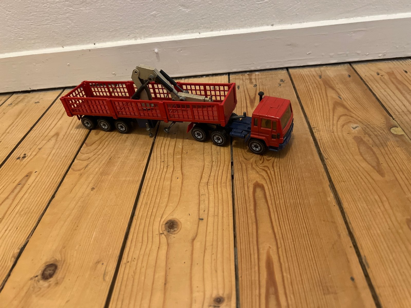 Siku Volvo vrachtwagen met oplegger, Ophalen of Verzenden, Zo goed als nieuw