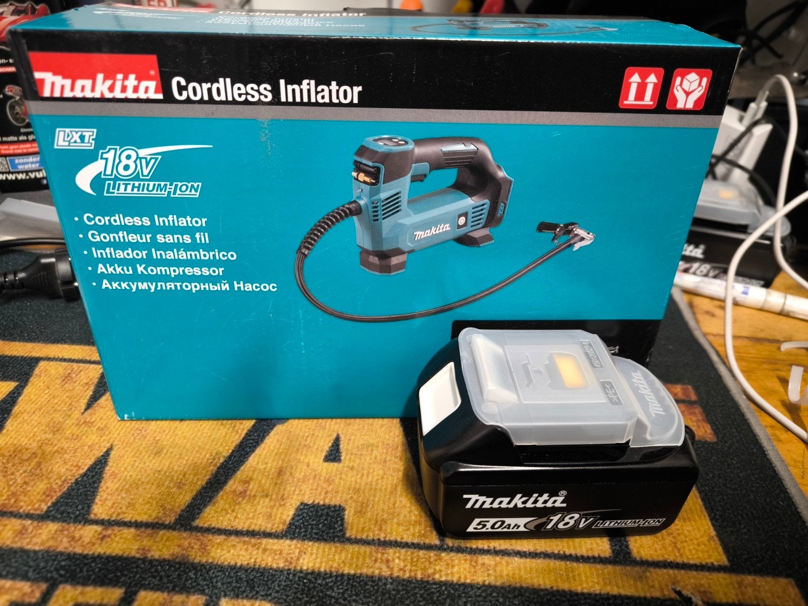 Makita DMP180 18V Accu Compressor met 5.0Ah accu, Minder dan 25 liter, Ophalen, Nieuw, Minder dan 200 liter/min
