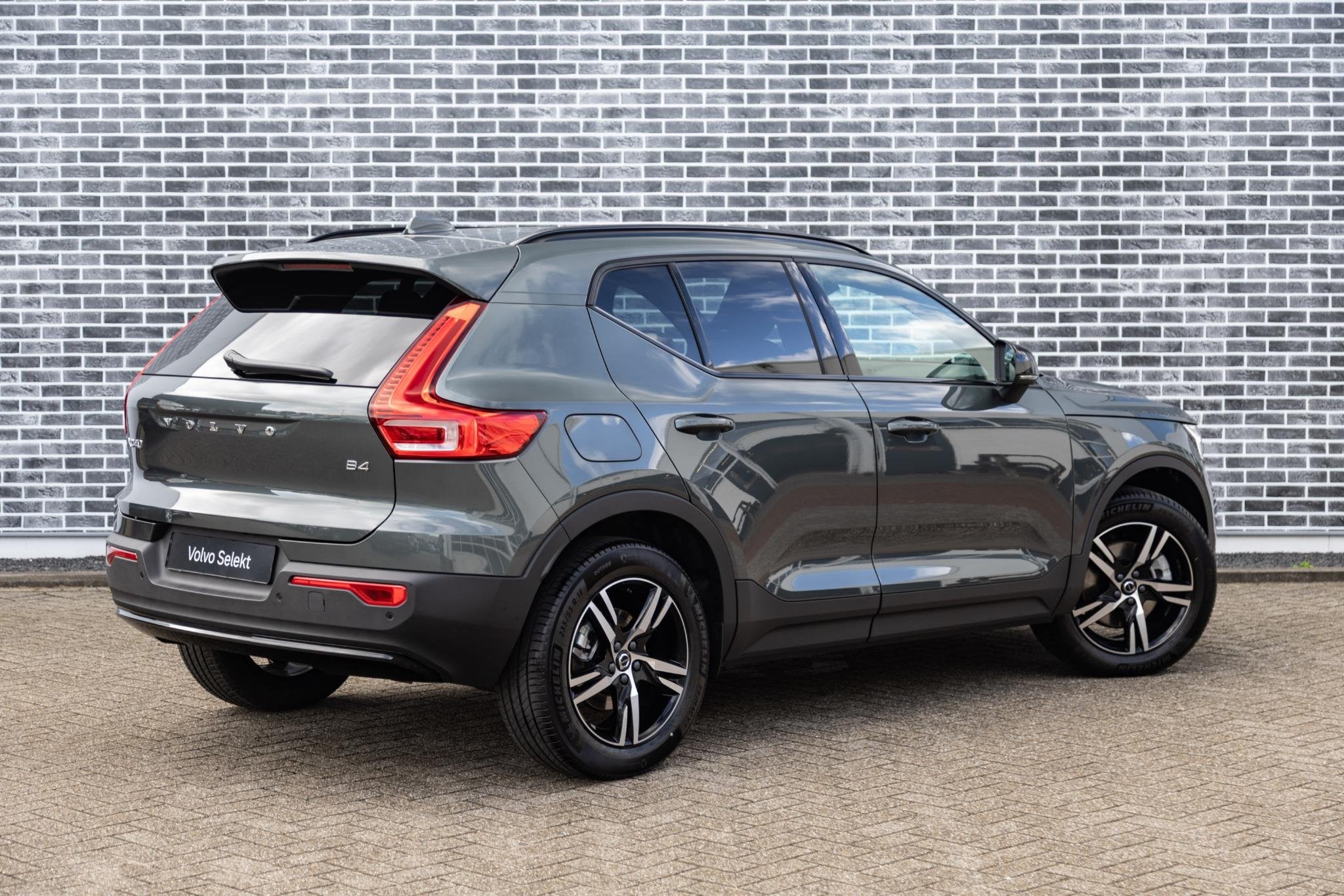 Foto 3 van Volvo XC40 2.0 B4 Plus Dark | Trekhaak | Panoramadak | Harma