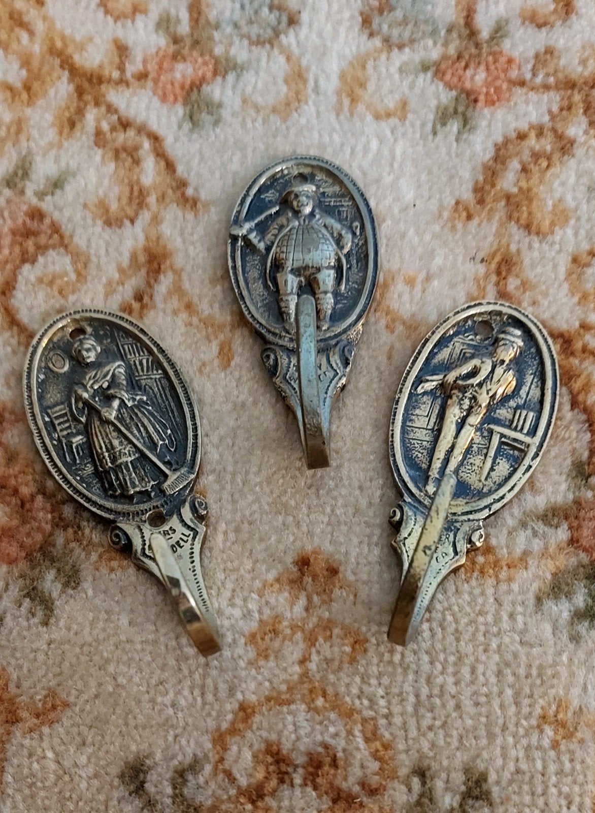 3 prachtige Antiek koperen Charles Dickens wandhaken, Ophalen of Verzenden