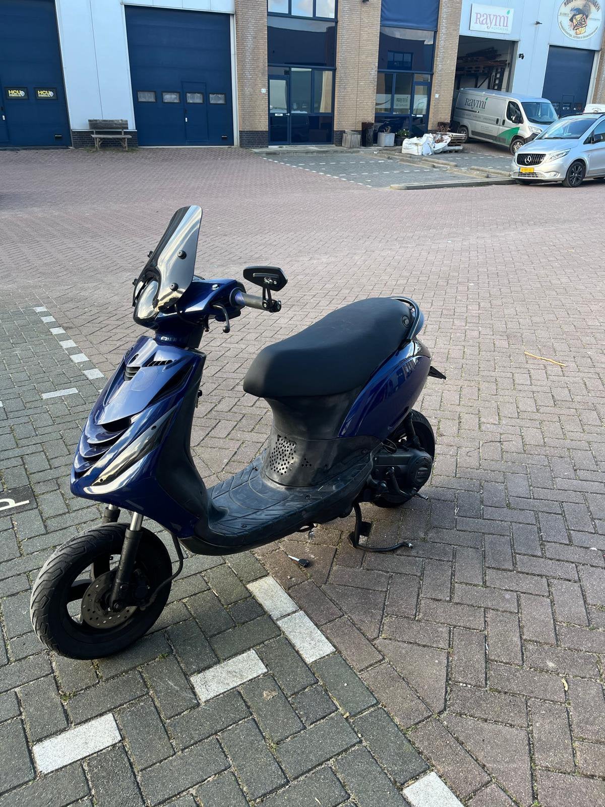 WOK 80cc piaggio zip BMW blauw, Ophalen, Zo goed als nieuw, Benzine, Zip