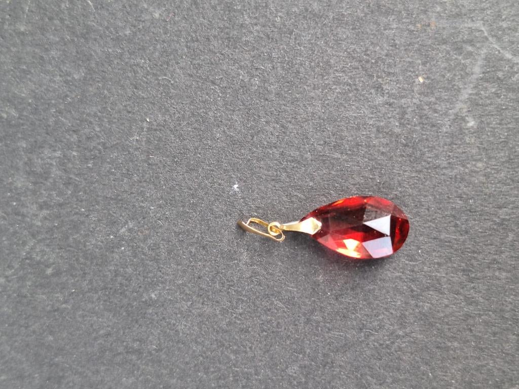 Robijntje met goud hanger, Antiek en Kunst, Antiek | Goud en Zilver, Ophalen of Verzenden, Goud