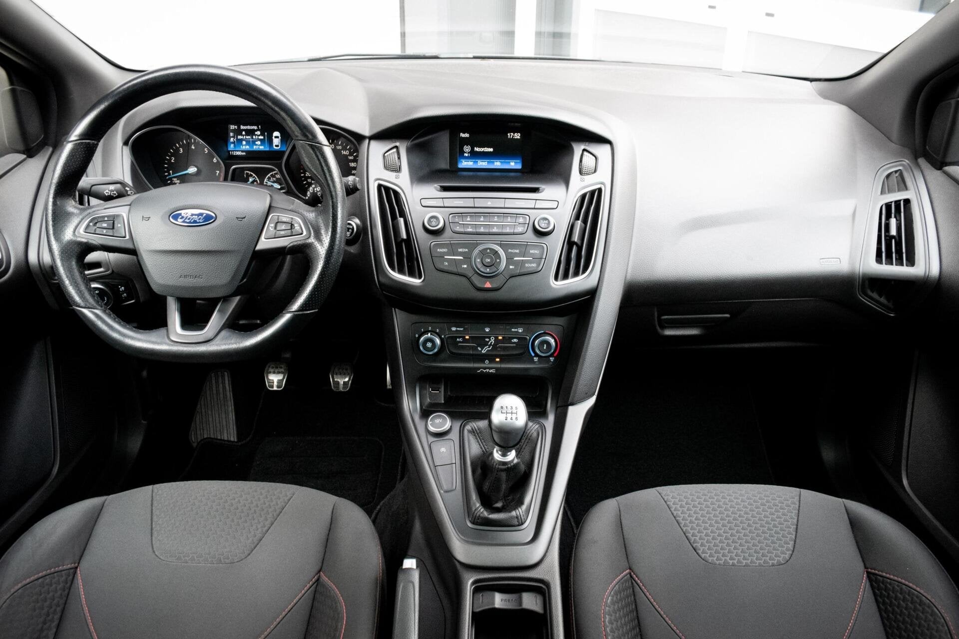 Ford Focus 1.5 ST-Line |PANO|CRUISE|KEYLESS START|18" OXIGIN, 4 cilinders, Blauw, Bedrijf, Handgeschakeld