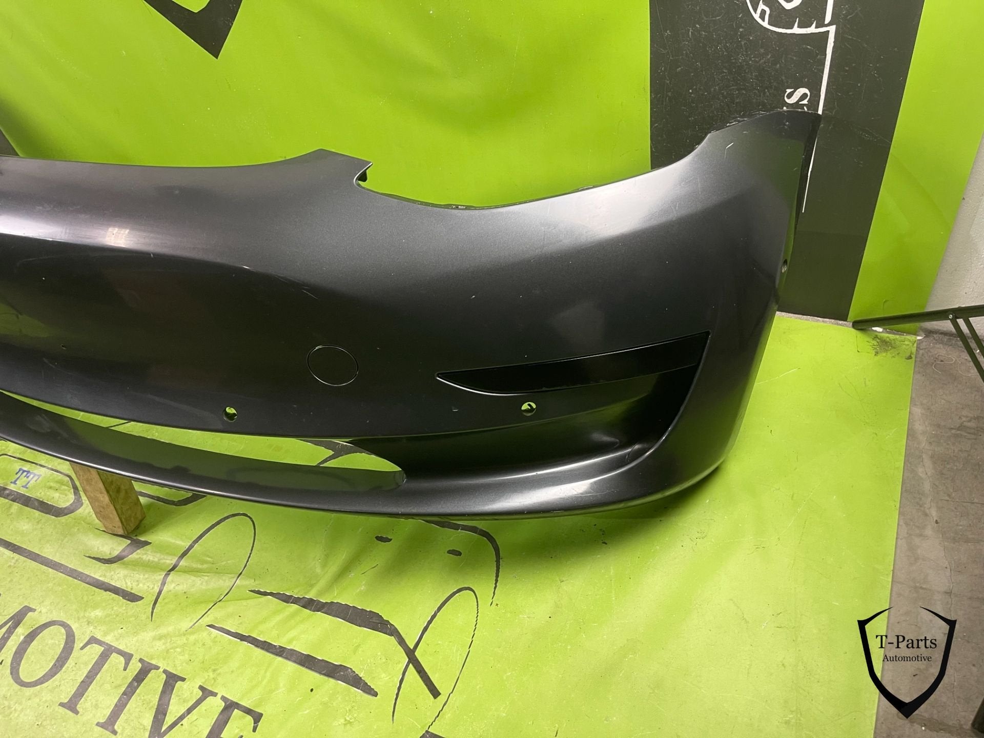 Tesla model 3 voorbumper bumper, Info@fabrikant.eu, Fabrikantstraat 1
1000 AA  Amsterdam, NL, Ophalen of Verzenden, Bumper