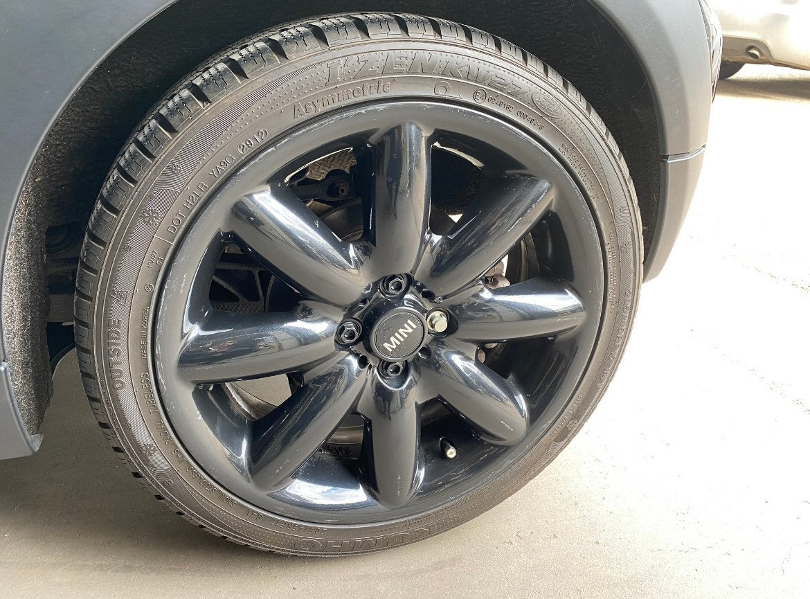 Mini "worsten" velgen winterbanden - 205/45RF17, Ophalen, Gebruikt, Banden en Velgen, 17 inch
