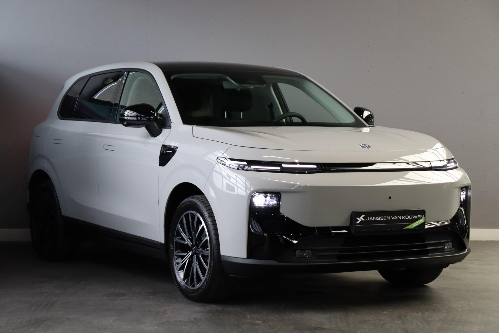 Leapmotor B10 Design ProMax 67.1 kWh / Voorraad / Snel lever, Auto's, 12 maanden, Achterwielaandrijving, Automatische klimaatregeling