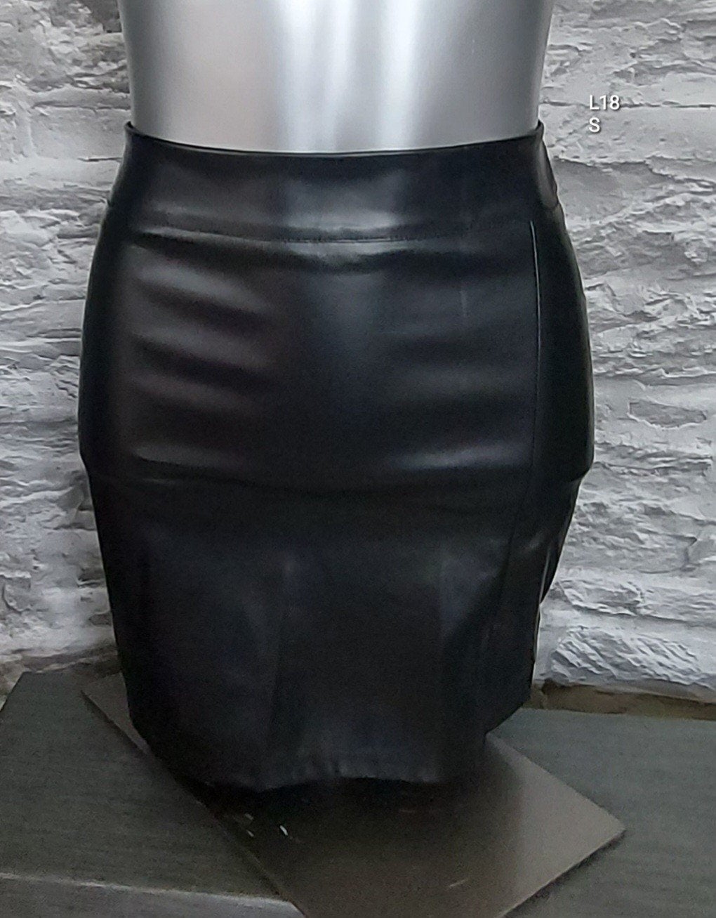 Sexy Zwarte imitatie leren minirok- Maat S, Zwart, Ophalen of Verzenden, Maat 36 (S), Boven de knie