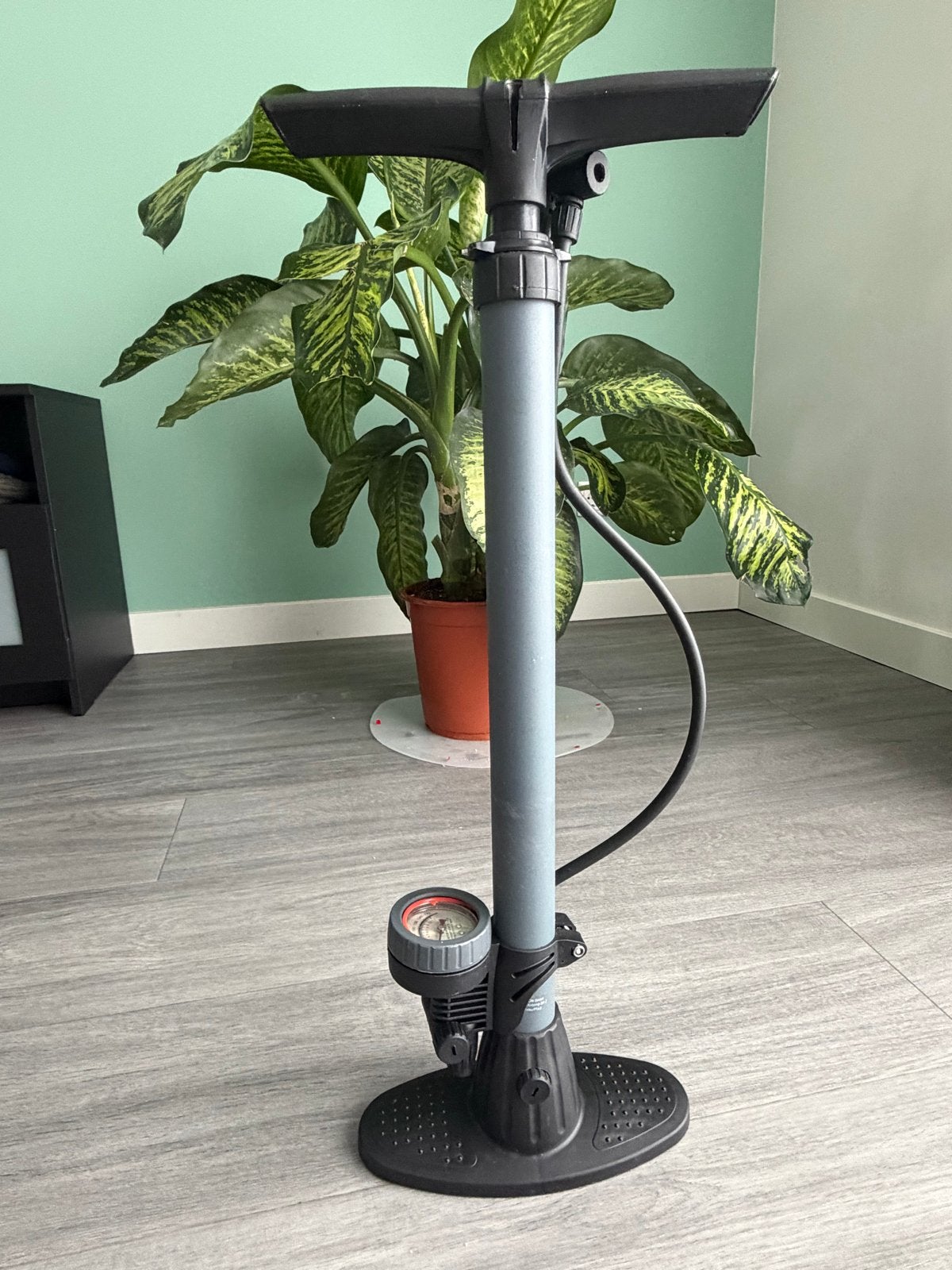Fietspomp met drukmeter - Zo goed als nieuw, Fietsen en Brommers, Ophalen, Drukmeter, Zo goed als nieuw