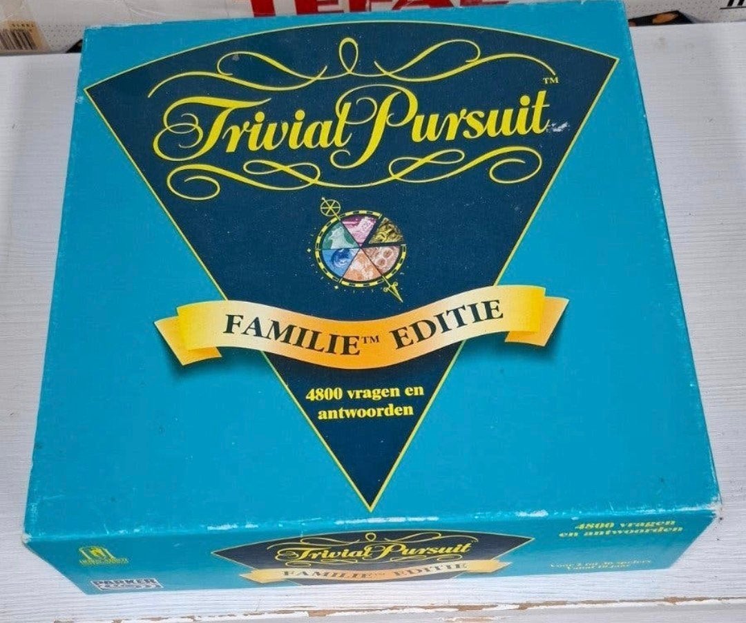 Trivial Pursuit Familie Editie - 4800 vragen en antwoorden, Hobby en Vrije tijd, Gezelschapsspellen | Bordspellen, Ophalen of Verzenden