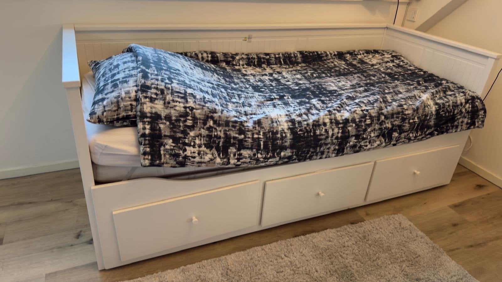 Vandaag € 75,- Uitschuif IKEA HEMNES Bedbank, Huis en Inrichting, Ophalen, Wit, Tweepersoons, 200 cm