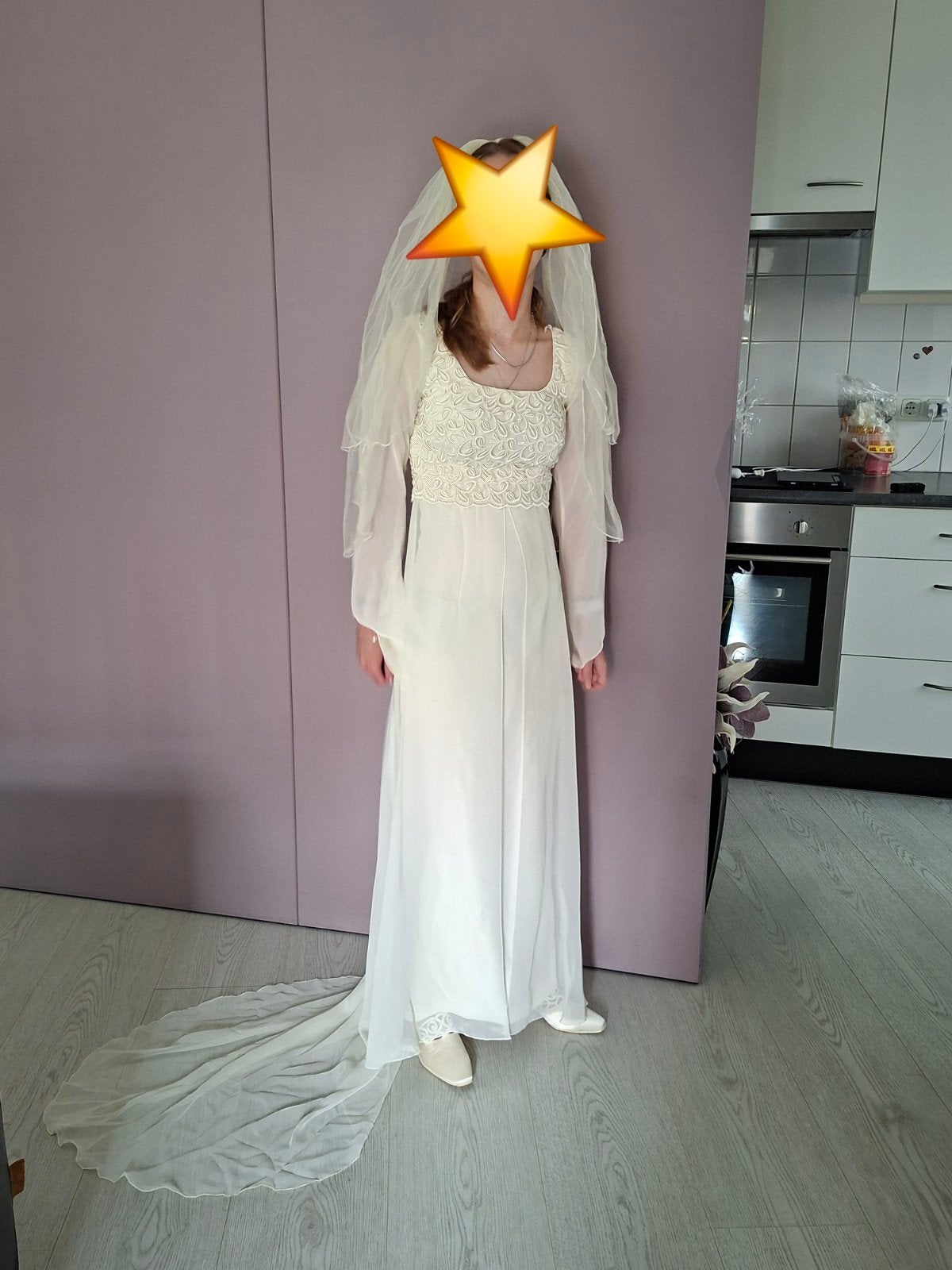 Cremékleurige Trouwjurk met sluier en schoenen maat 34-36, Kleding | Dames, Trouwkleding en Trouwaccessoires, Ophalen, Gedragen