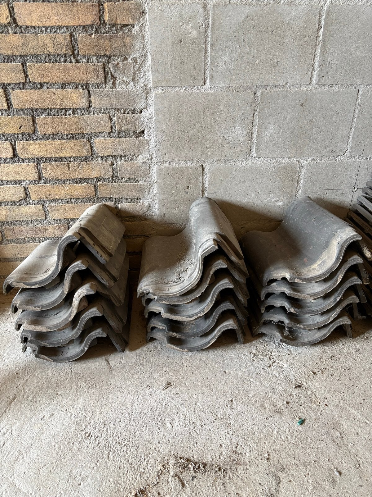 Gebruikte dakpannen, grijs,, Ophalen, Gebruikt, Steen of Klei, 15 m² of meer