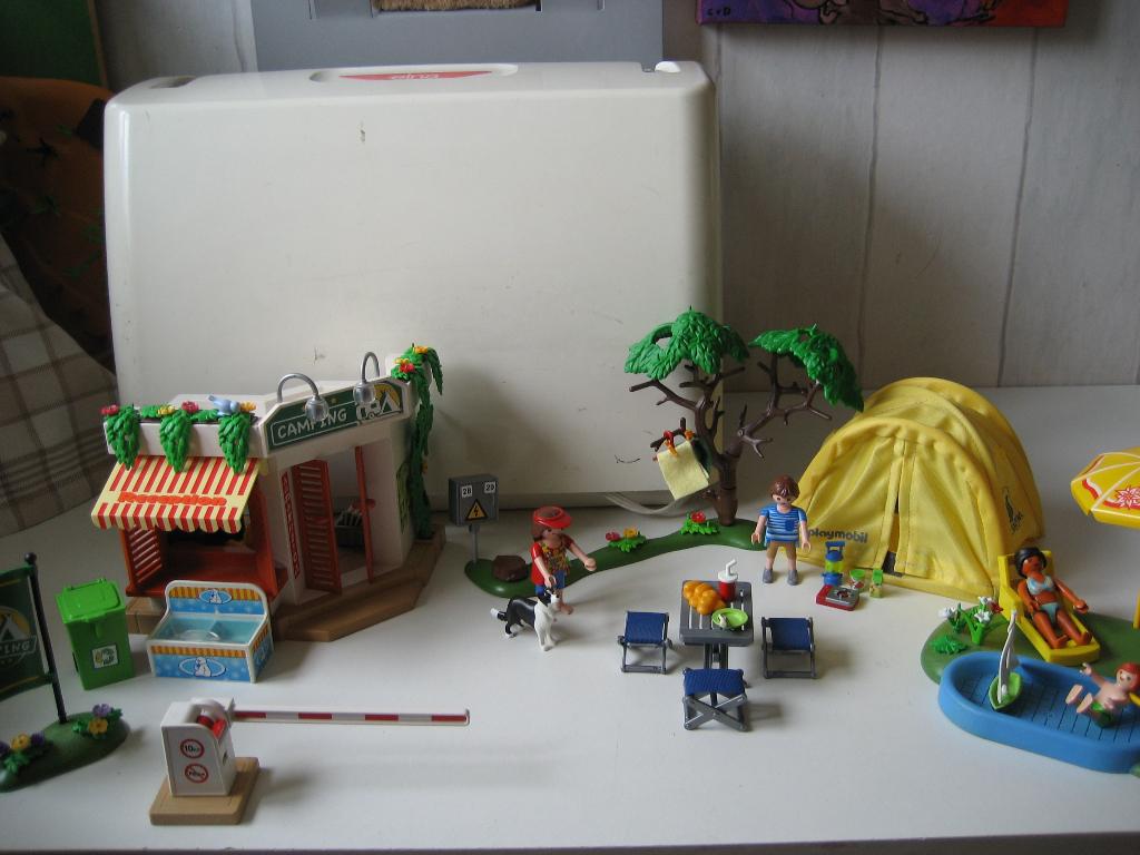 playmobil kamperen camping tent en zwembad, Ophalen of Verzenden, Zo goed als nieuw