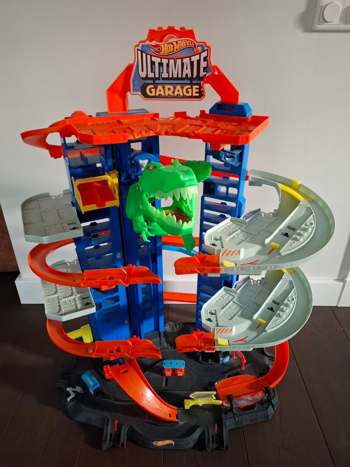 Hot Wheels Ultimate Garage met Dino - Grote Speelset, Kinderen en Baby's, Speelgoed | Racebanen, Ophalen, Racebaan, Zo goed als nieuw