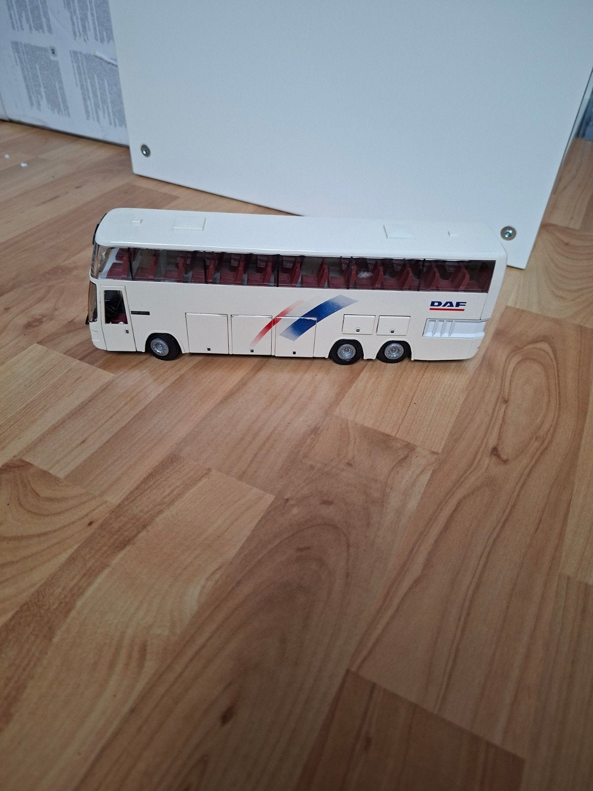 Schaalmodel DAF Touringbus - Deuren en kleppen open, Ophalen of Verzenden, Gebruikt, Overige typen, Overige merken