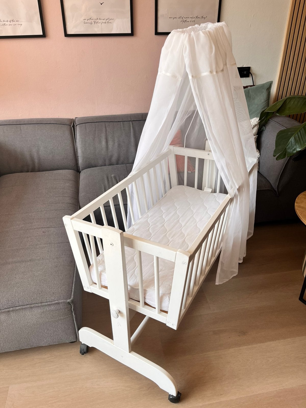 Houten schommelwieg met hemeltje op wieltjes, Ophalen, Zo goed als nieuw, Wieg