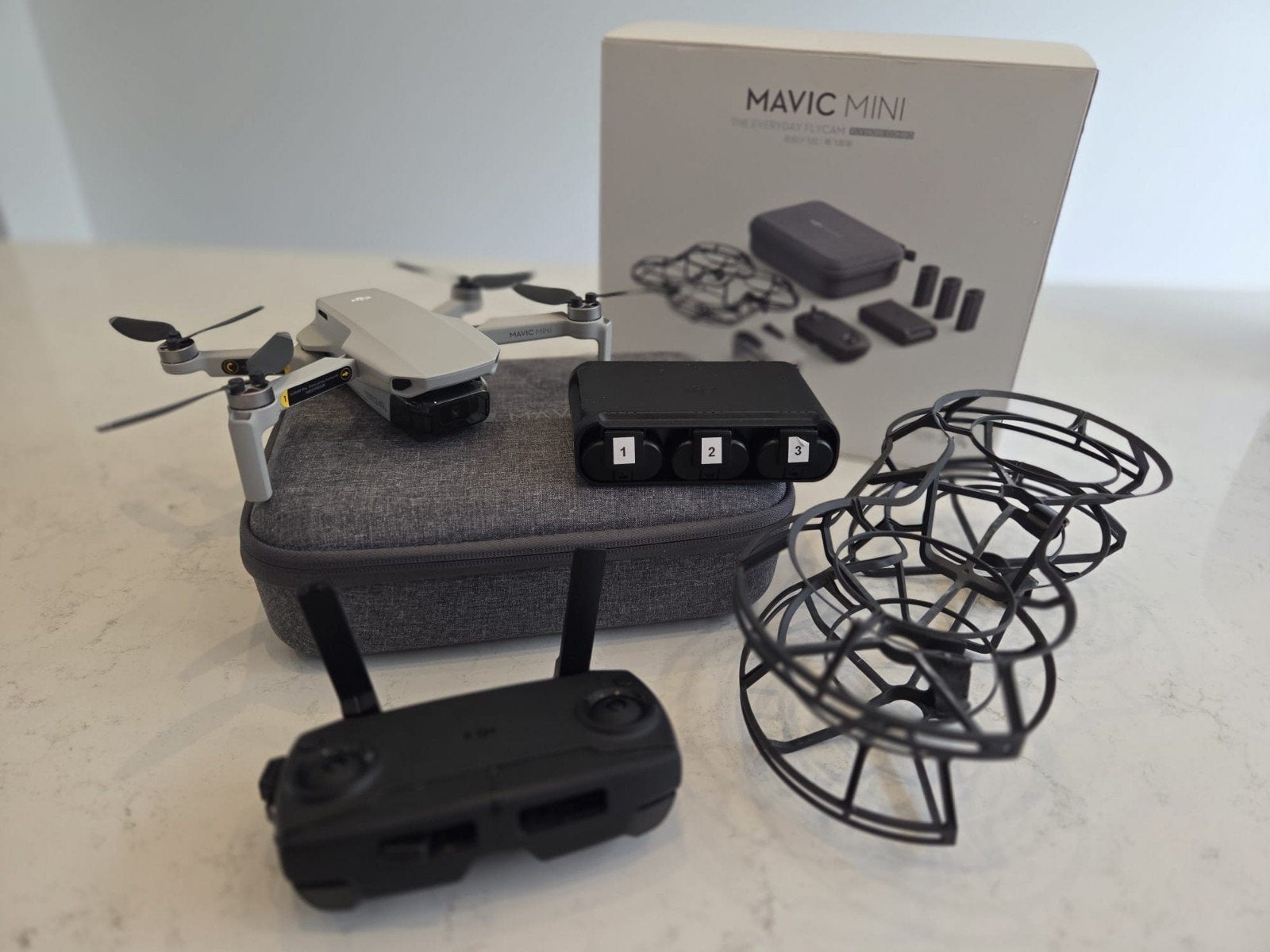 DJI drone Mavic Mini Fly More Combo (geen vliegbewijs nodig), Cameradrone, Zo goed als nieuw, 1 tot 5 kilometer, Minder dan 250 gram