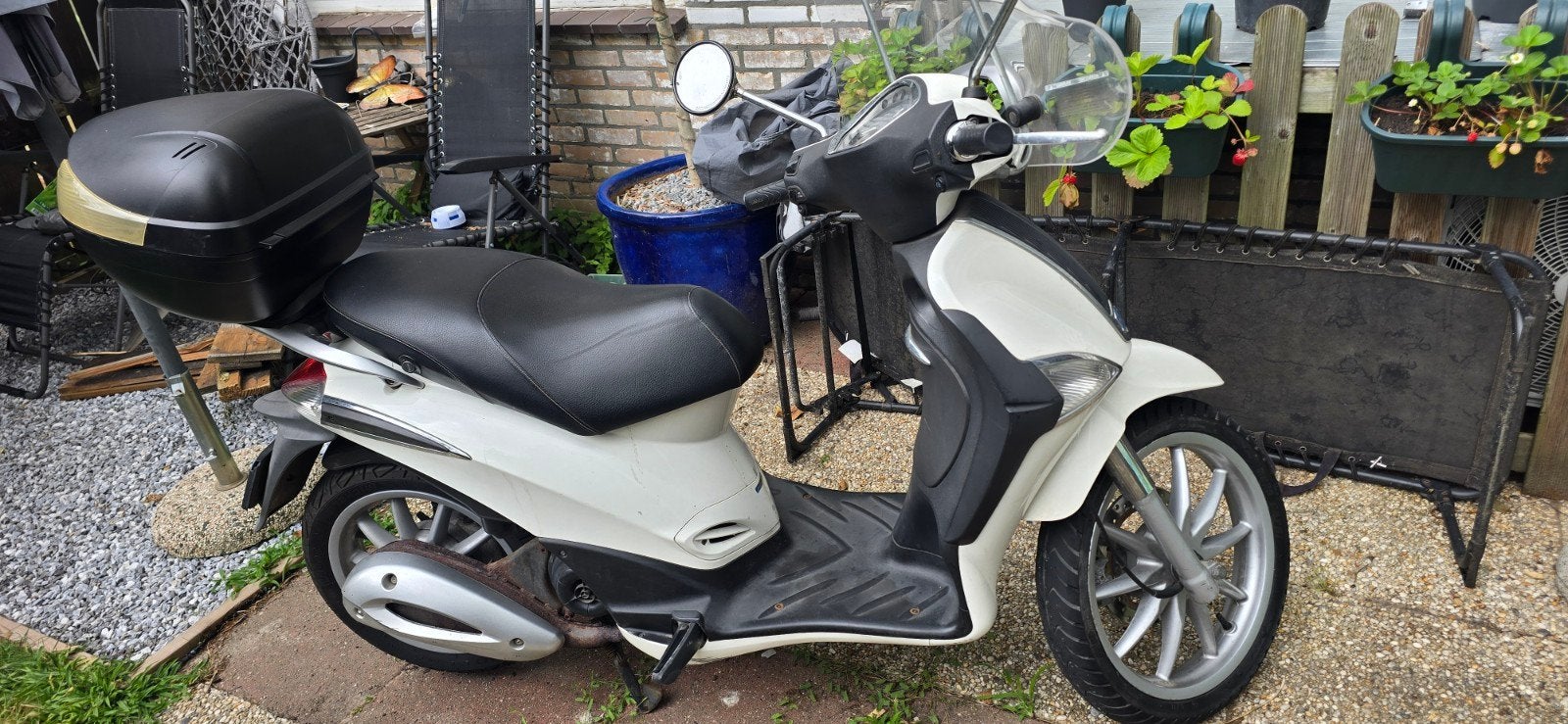 Piaggio Fly Scooter - Wit, inclusief windscherm en topkoffer, Fietsen en Brommers, Scooters | Piaggio, Ophalen of Verzenden