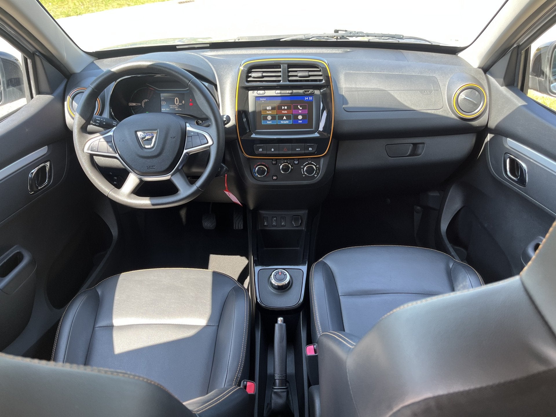 Dacia Spring Comfort Plus (Orange Pack) 27 kWh / Camera / Na, Auto's, Dacia, 12 maanden, Gebruikt, Zwart, 230 km