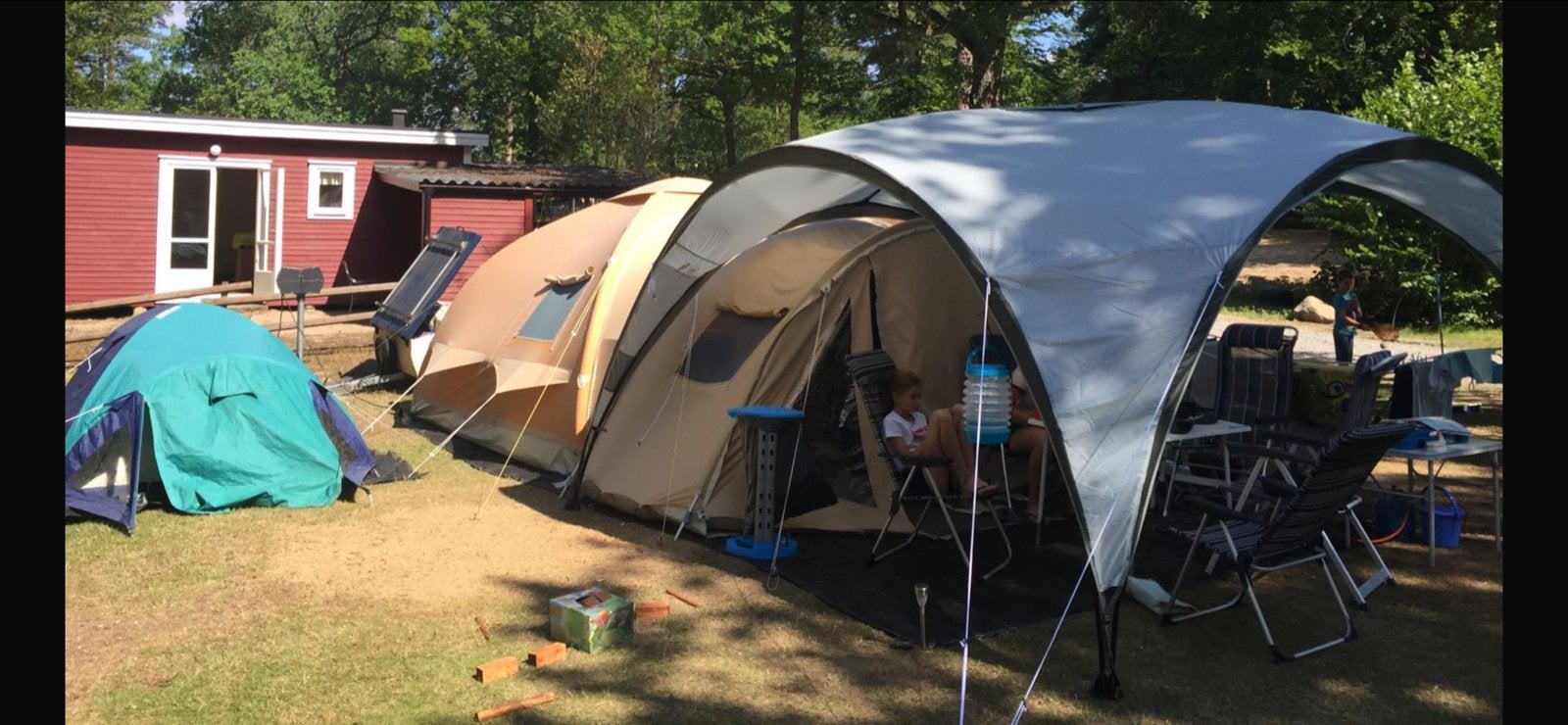 Ruime opblaasbare Karsten tent  met luifel en partytent, Ophalen, Zo goed als nieuw, Tot en met 4