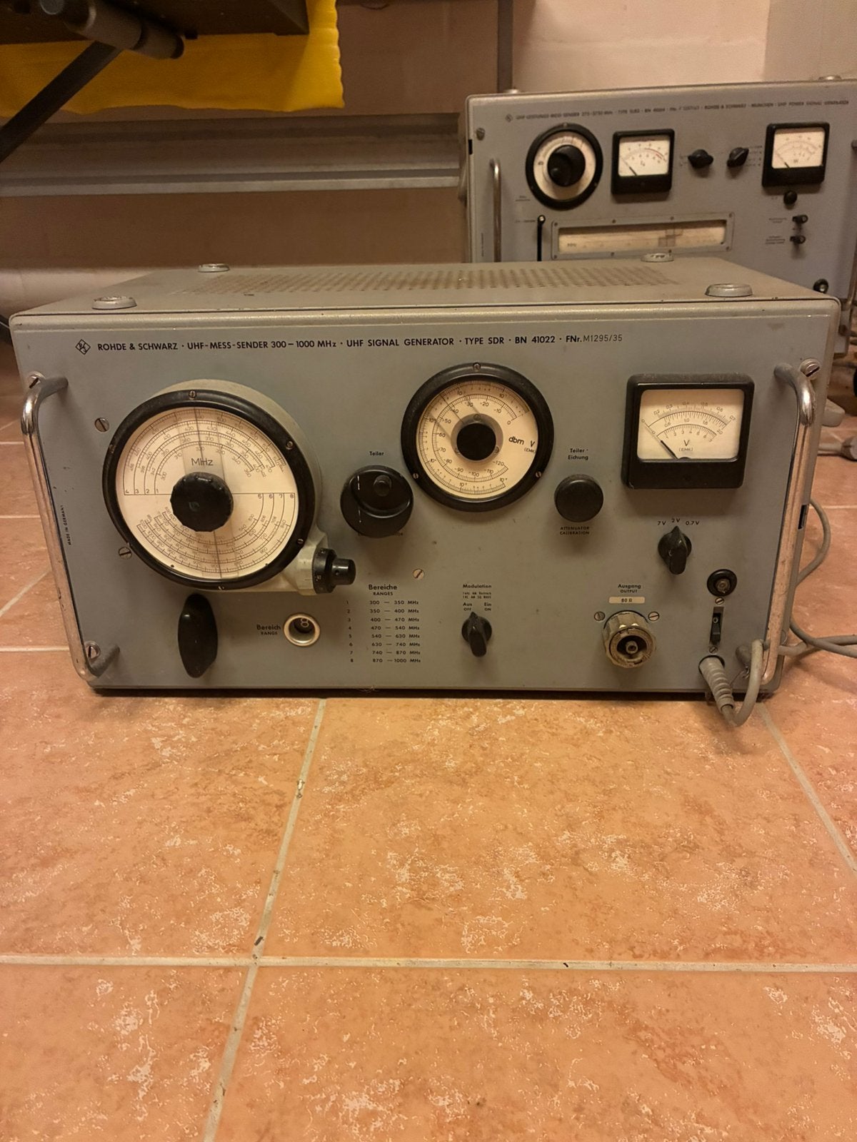 Rohde & Schwarz SDR UHF Signaalgenerator 300-1000 MHz, Ophalen, Gebruikt, Elektriciteit
