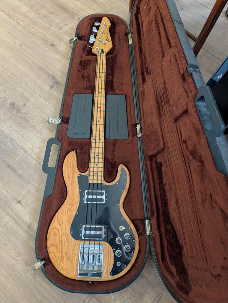 Peavey T-40 Basgitaar uit 1981 met originele koffer, Muziek en Instrumenten, Snaarinstrumenten | Gitaren | Bas, Ophalen, Gebruikt