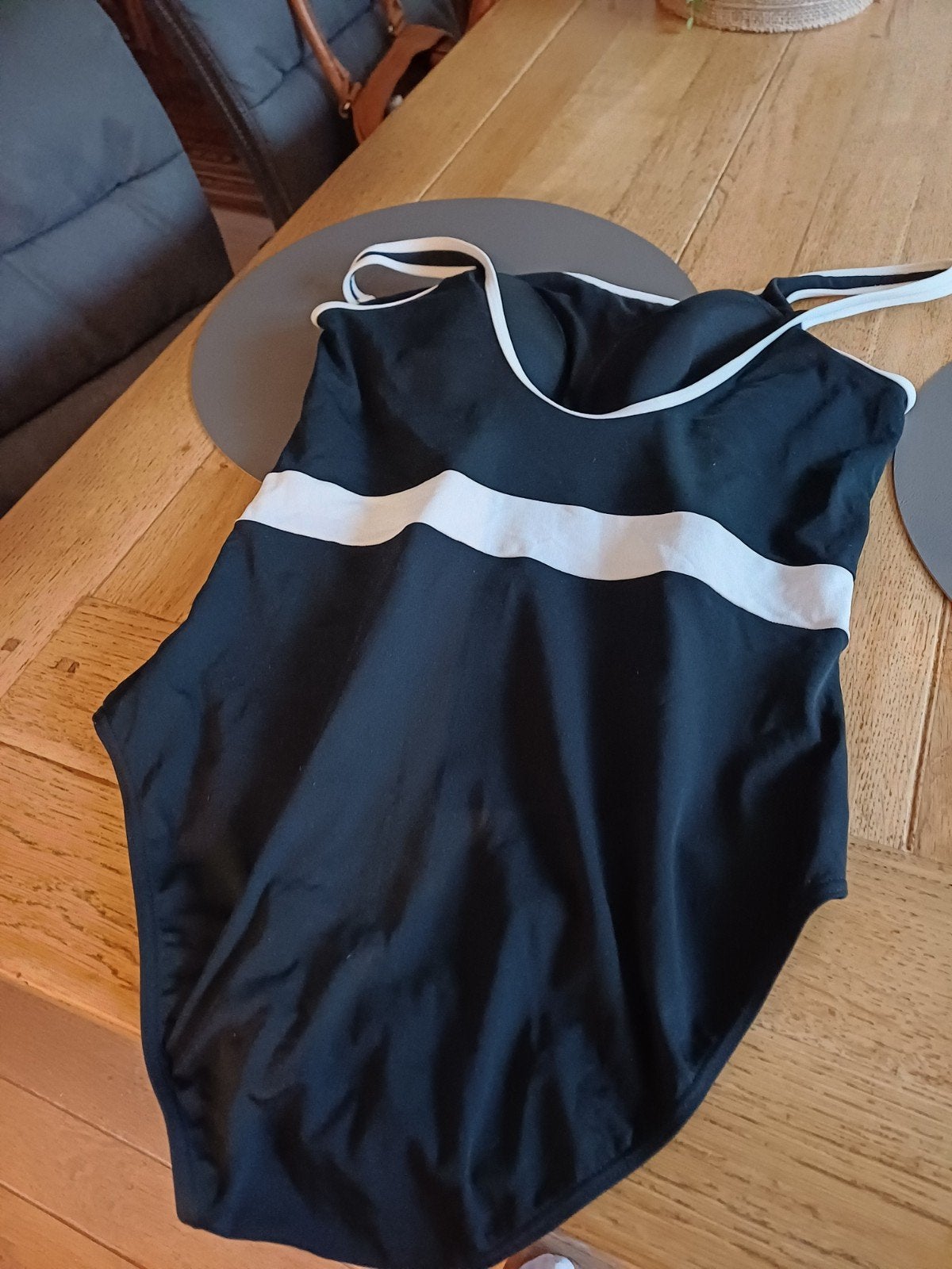 Mooi Tweka badpak, maat 44, weinig gebruikt, cup D/E, Zwart, Badpak, Ophalen of Verzenden, Gedragen