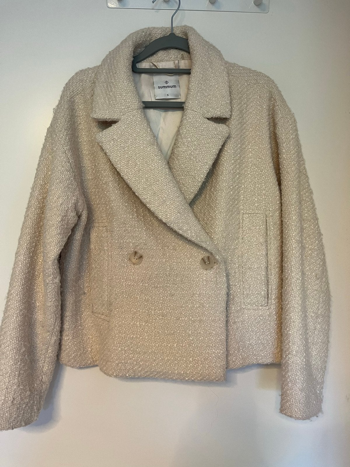 Summum kort bouclé jasje - S - creme. Zo goed als nieuw, Ophalen of Verzenden, Zo goed als nieuw, Maat 38/40 (M), Beige