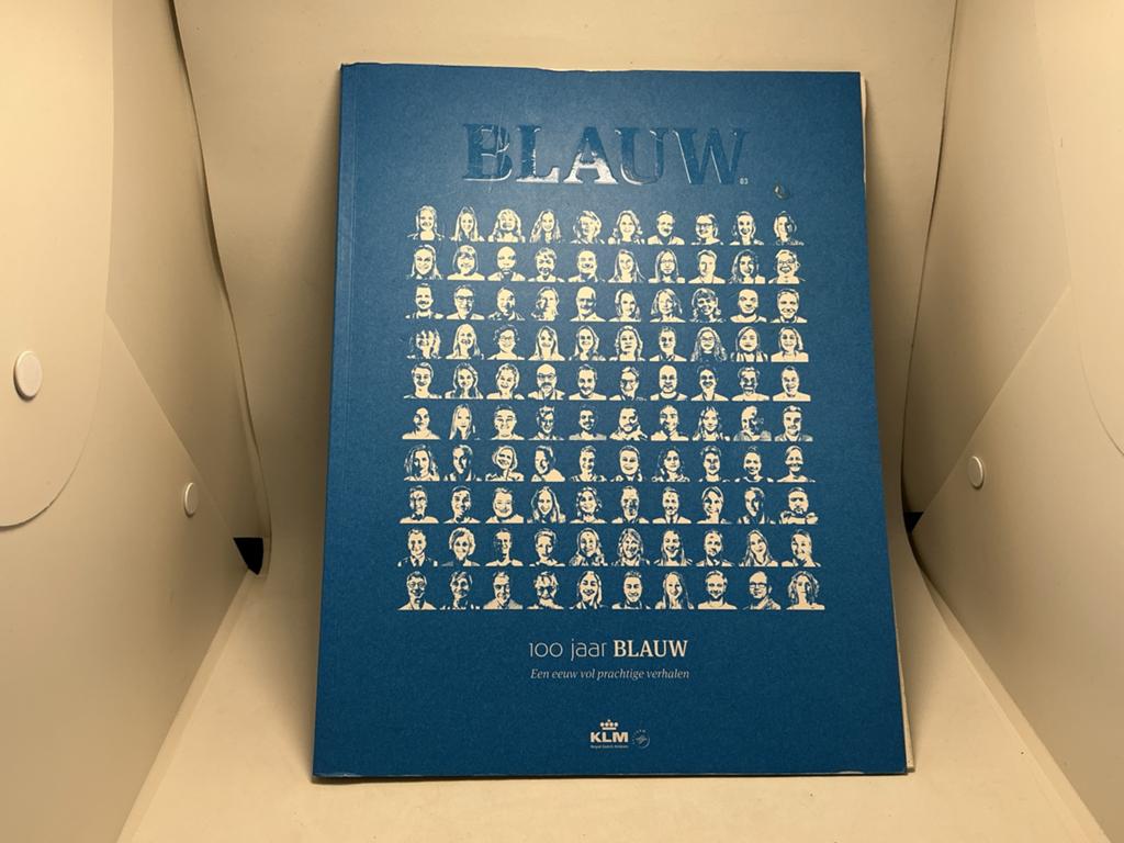 KLM 100 jaar BLAUW - Een eeuw vol prachtige verhalen, Ophalen of Verzenden, Zo goed als nieuw, Boek of Tijdschrift