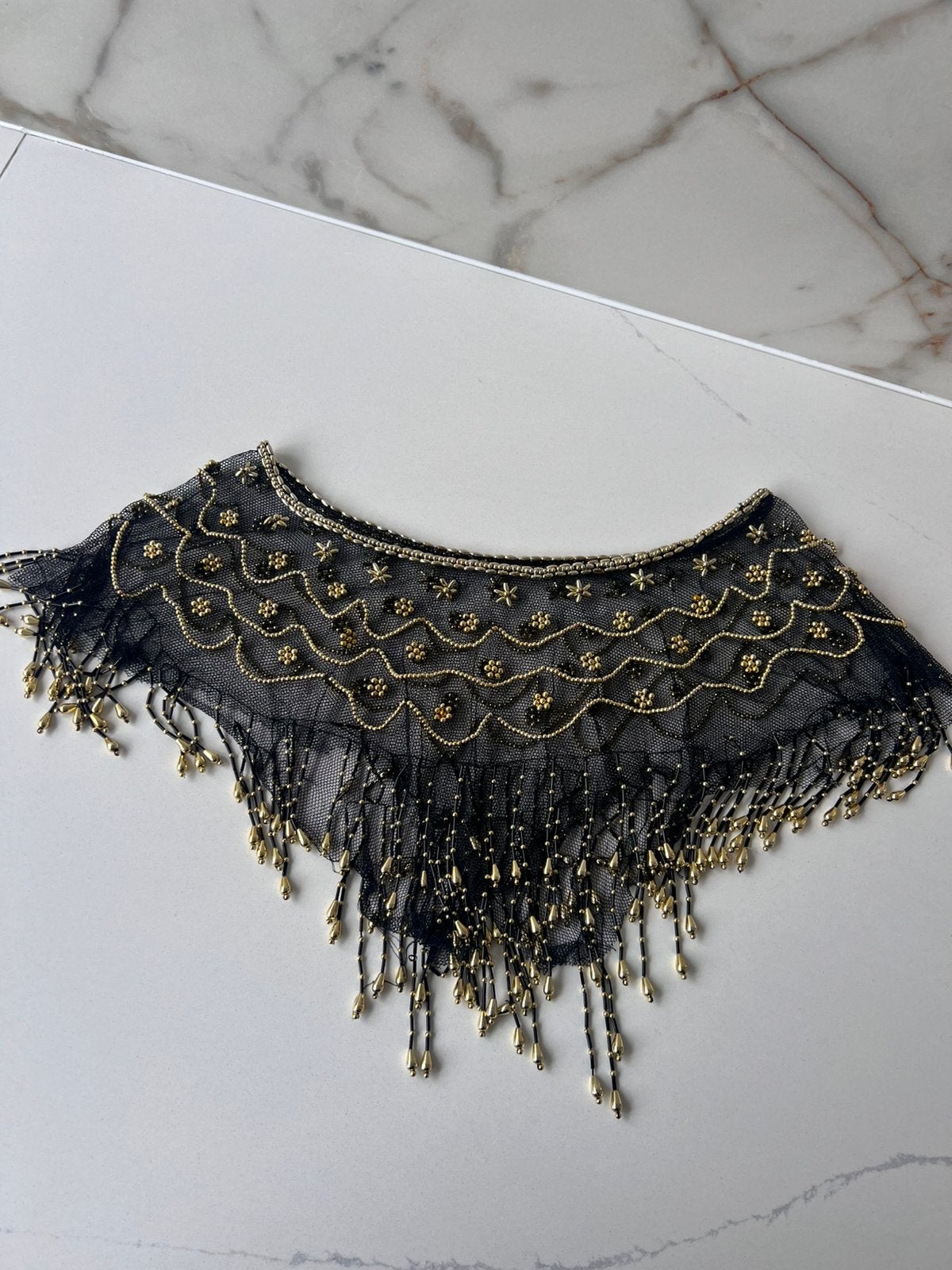 VINTAGE HAND MADE ZWARTE TULE GOUDEN KRALEN CAPE KRAAG, Ophalen of Verzenden, Zo goed als nieuw