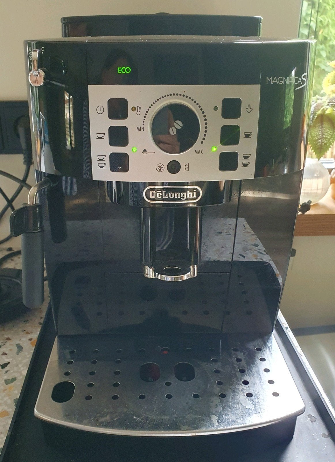 deLonghi MagnificaS volautomatisch koffiezetapparaat bonen, Gebruikt, Koffiemachine, 4 tot 10 kopjes, Afneembaar waterreservoir