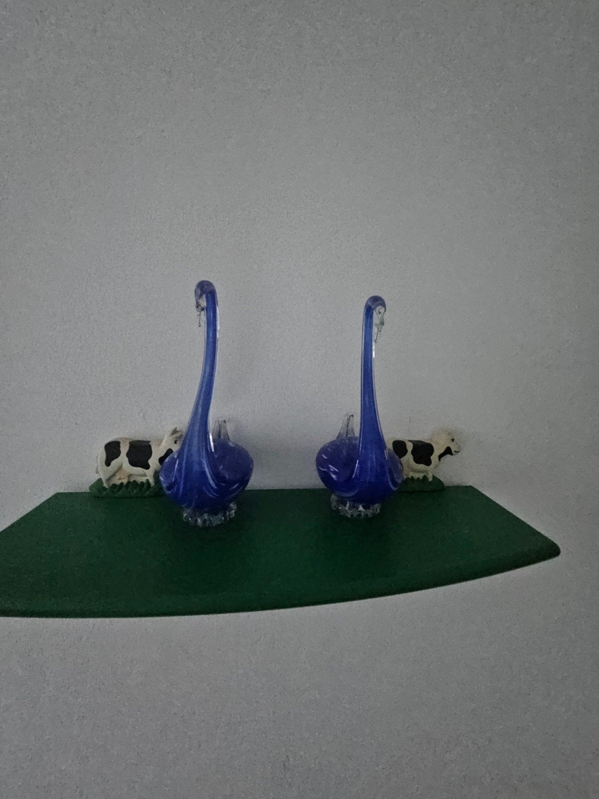 Glazen zwaantjes + koe‑beeldjes plank, Ophalen of Verzenden