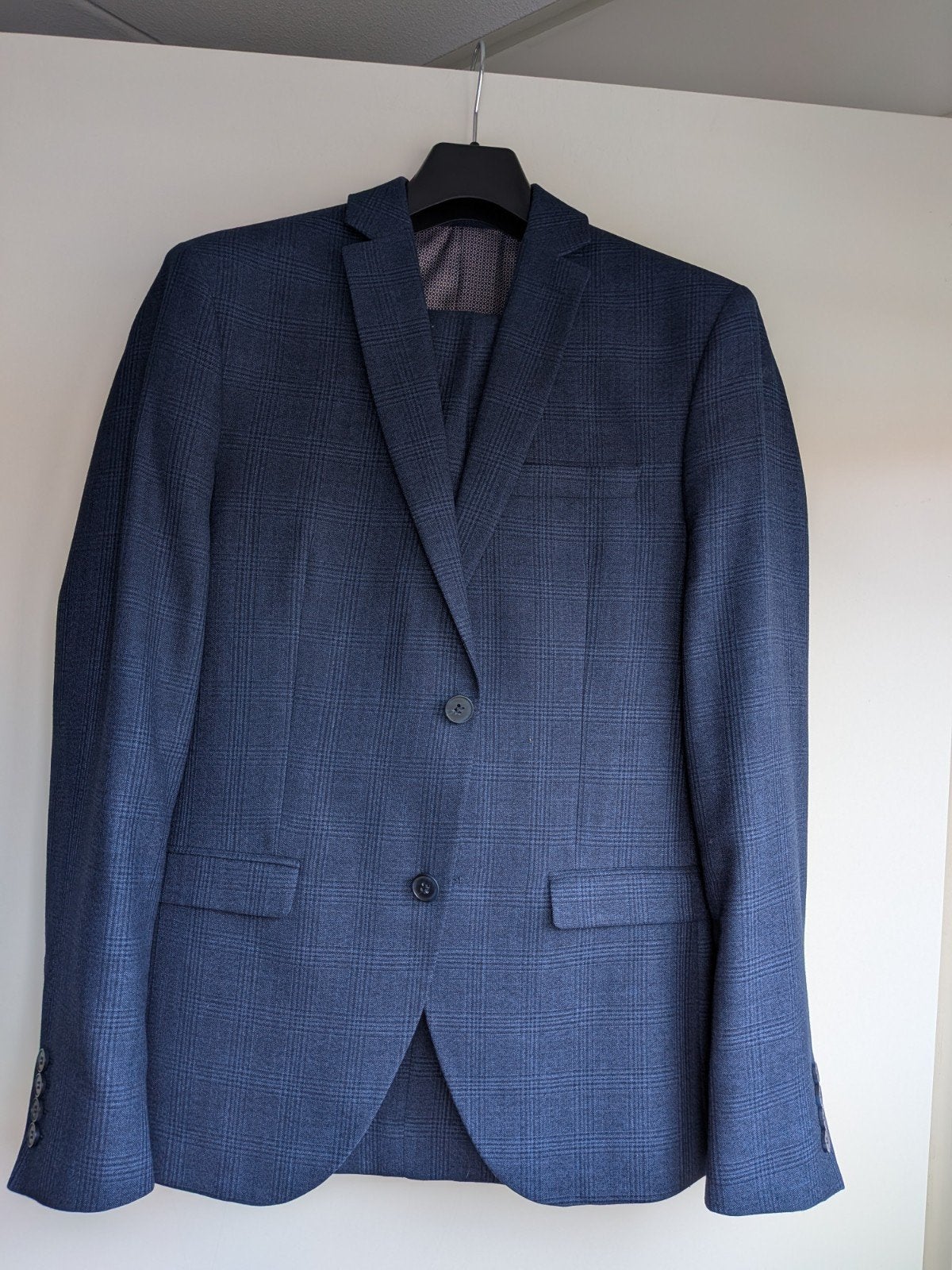 Stijlvol Blauw Geruit Pak - Isaac Dewhirst - Slim Fit, Nieuw, Ophalen of Verzenden, Isaac Dewhirst, Maat 48/50 (M)