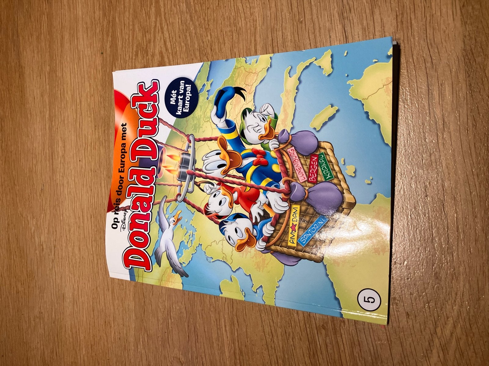 Donald Duck - Op reis door Europa met Donald Duck, Eén stripboek, Ophalen of Verzenden, Zo goed als nieuw