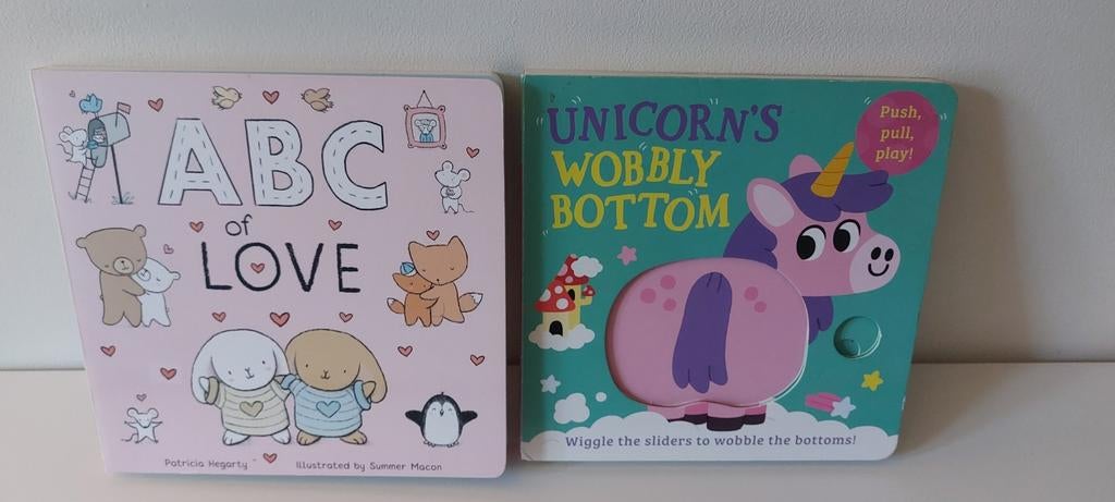 Engelstalige boekjes 2x ABC of Love Unicorn's wobbly bottom, Boeken, Ophalen of Verzenden, Gelezen, 6 tot 12 maanden