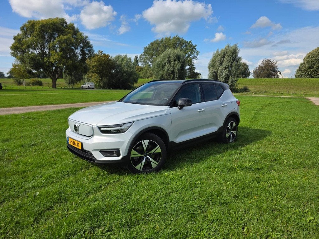Volvo XC40 P8 R-Design, SOH 91,6%, €3000 accugarantie, 409PK, Vierwielaandrijving, 2088 kg, SUV of Terreinwagen, Zilver of Grijs