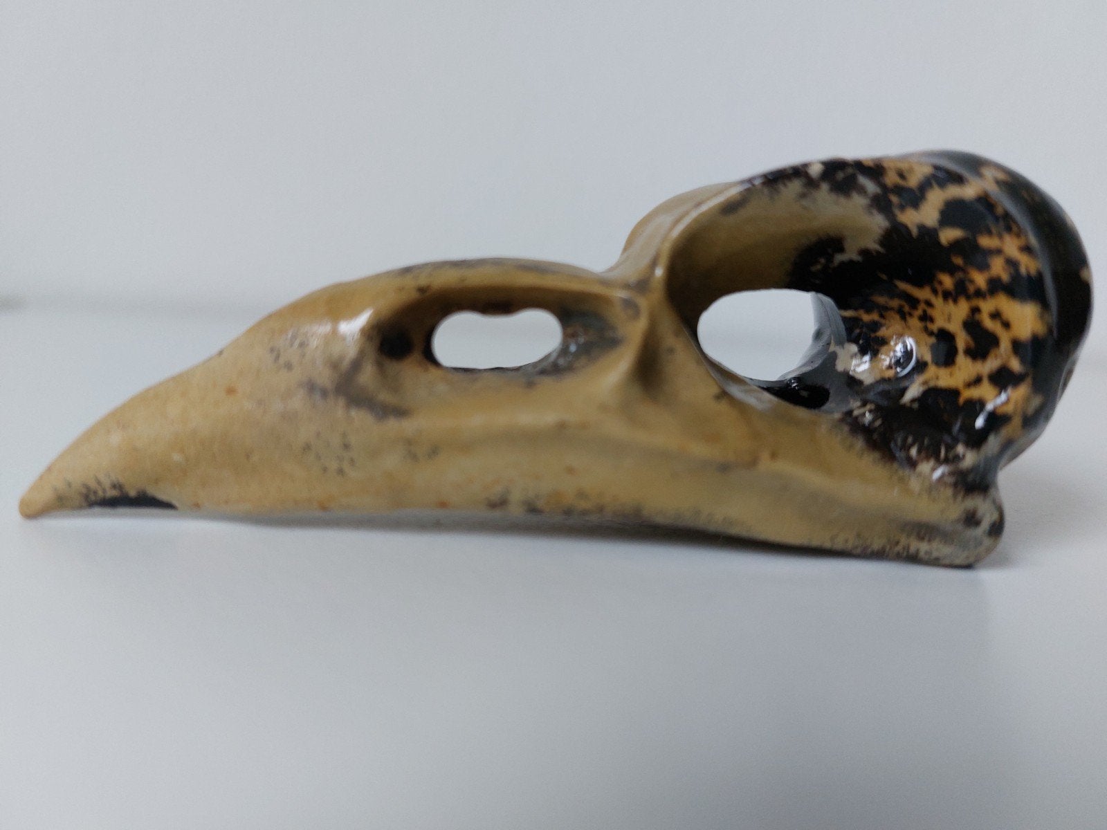 Raven schedel gemaakt van dendriet jaspis., Ophalen of Verzenden, Mineraal