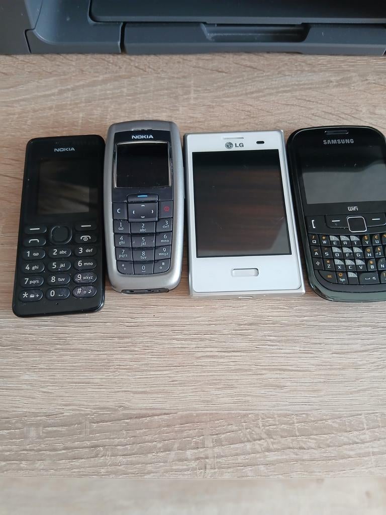 4 Oude Telefoons: 2x Nokia, 1x Samsung, 1x LG - Werken!, Gebruikt, Ophalen of Verzenden, Minder dan 3 megapixel, Klassiek of Candybar