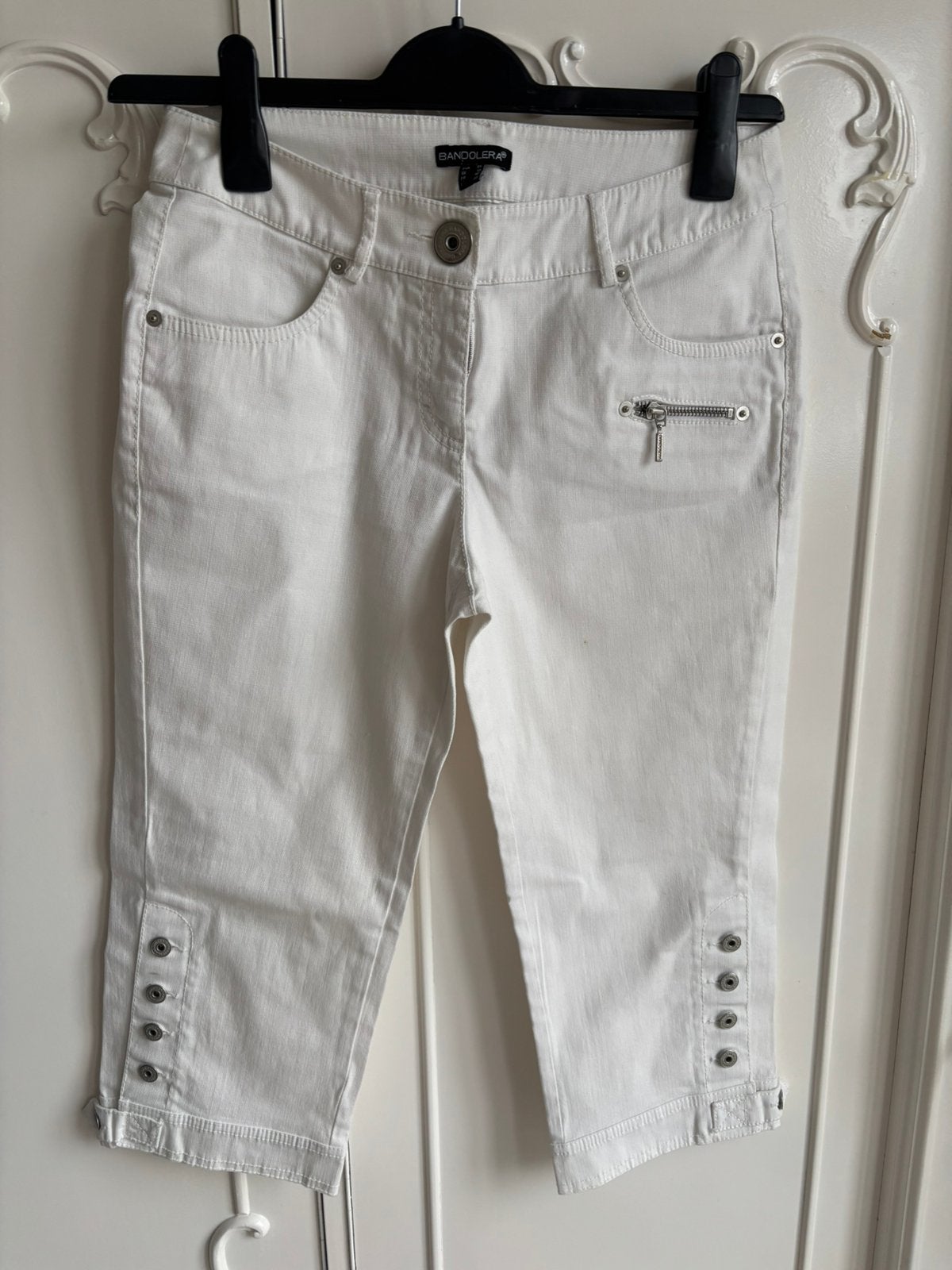 Nieuwstaat wit driekwart broek Bandolera maat 36, Kleding | Dames, Wit, Ophalen of Verzenden, Zo goed als nieuw, Driekwart