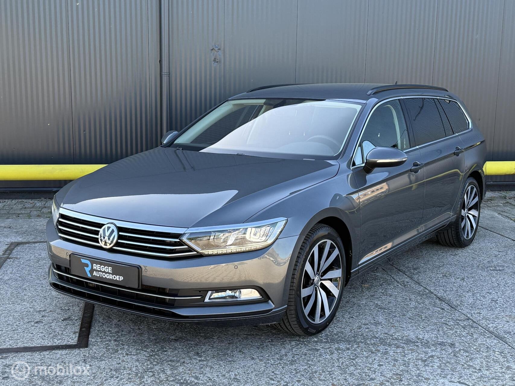 Volkswagen Passat Variant 1.8 TSI Highline AUTOMAAT|TREKHAAK, Gebruikt, 4 cilinders, 179 pk, Adaptive Cruise Control