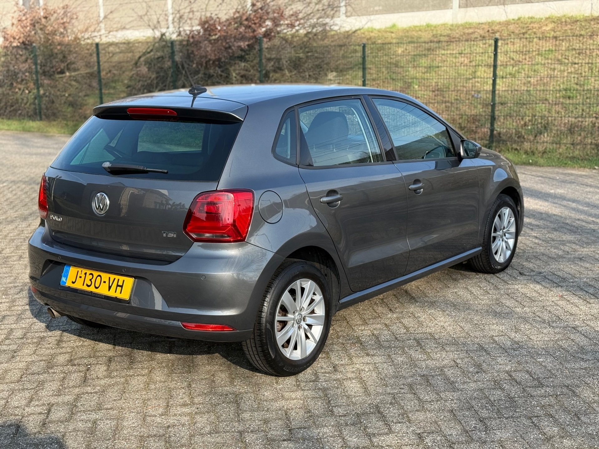 Volkswagen Polo 1.2 TSI Comfortline NAVI I AIRCO I PDC I CLI, Auto's, Volkswagen, Euro 6, 4 cilinders, Handgeschakeld, 1000 kg