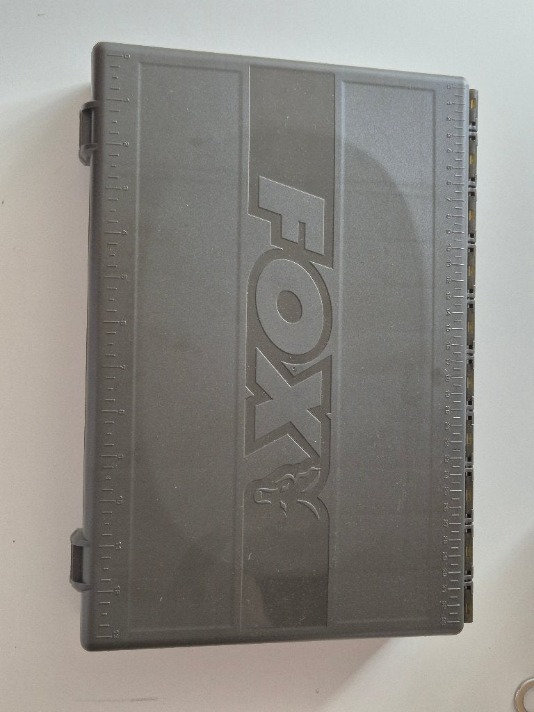 Fox tackle box met klein materiaal, Ophalen of Verzenden, Zo goed als nieuw, Overige typen