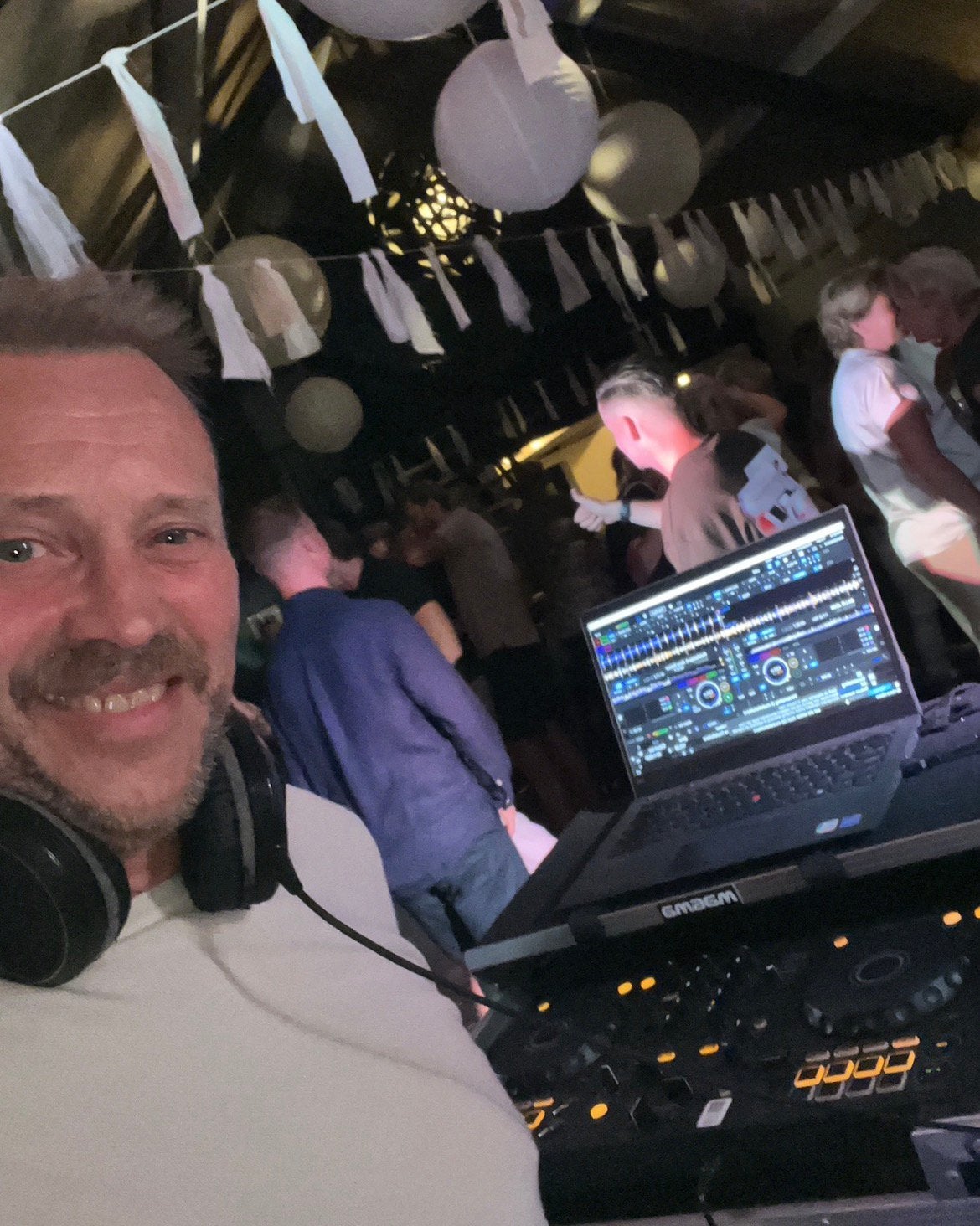 Dj en zanger Marcel de Rooij inclusief drive in show, Diensten en Vakmensen, Muzikanten, Artiesten en Dj's, Dj