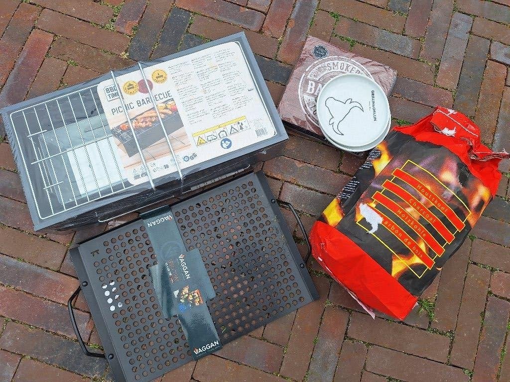 Picnic bbq set met accesoires, Tuin en Terras, Houtskoolbarbecues, Ophalen, Nieuw, Met accessoires