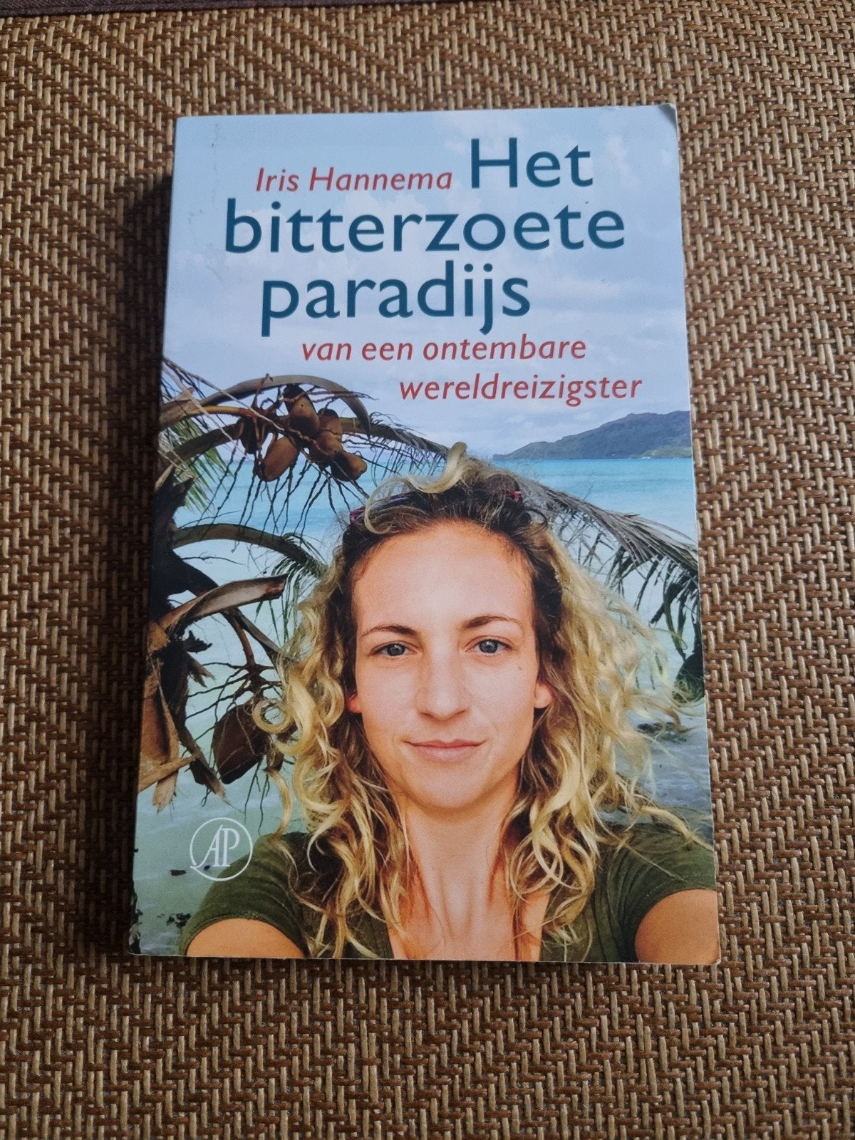 Iris Hannema - Het bitterzoete paradijs, Ophalen of Verzenden, Iris Hannema